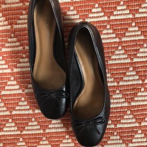 Clark’s Artisan Low Heeled Flat Size 9.5